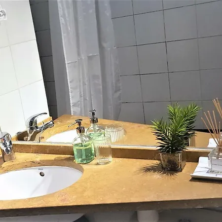 - Avenida Apartman *